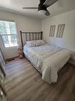 The Lily Pad: Newly Renovated, Lakefront Retreat on Shawano Lake, Sleeps 6