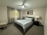 Charming 3 Bedroom 2.5 bathroom finished basement, Huge yard and Charcoal grill Hotels in Baraboo