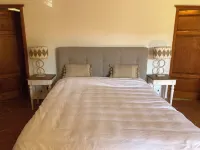 La Villa Gialla, 5 min. from the beach, for 5-6 pers. Beautiful and quiet location. Hotel dekat Elba Island