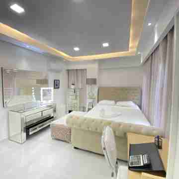 Lovely 3 bedroom Condo Rooms