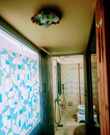 Cozy 1-bedroom with  private entrance, private bathroom AC, WiFi in DHA Karachi