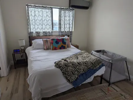 Charming 2-bedroom townhome with AC, WiFi in awesome Hermosa Beach Отели рядом с достопримечательностью «Hermosa Beach Pier»