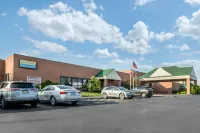 Clarion Hotel Conference Center on Lake Erie - parking