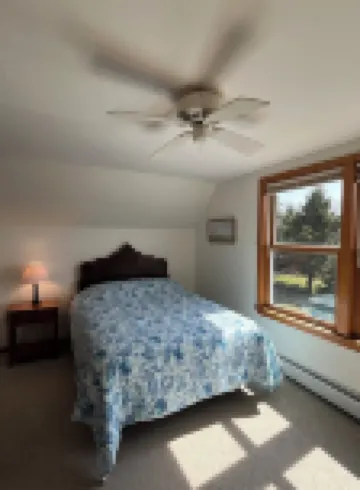 Charming 3-bedroom waterfront cottage in Tremont with spectacular sunsets.