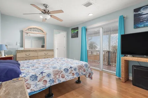2-bedroom 2 bath..4 beds total Amazing Waterfront condo w/310 ft lit pier