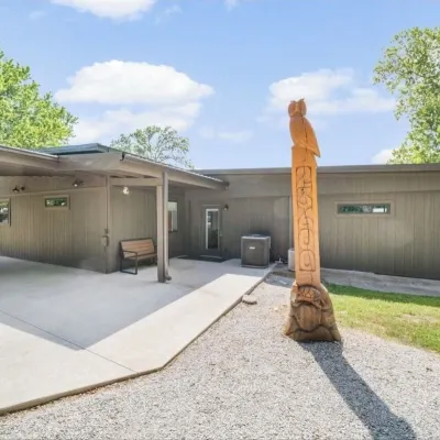 Spacious Lakefront Home w/hot tub, dock, & private ramp Hotels in Ottawa County