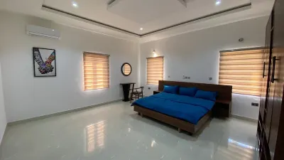 Luxurious 2 Bedroom Apartment in a Serviced Estate Golden Pearl\'s Estate附近的飯店