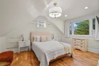Raspberry Retreat Cottage