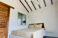 Cabaña Cerca al Mar con Pisicina y AC en Tolú