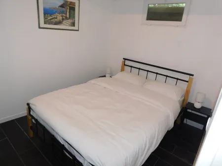 Short-term furnished studio rental (n° 4) Отели в г. Ле Трэ