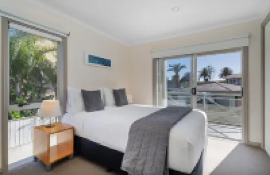 Crow's Nest Apartments