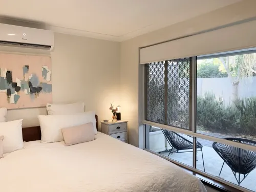 Modern spacious 2 story home Hotels in Wembley