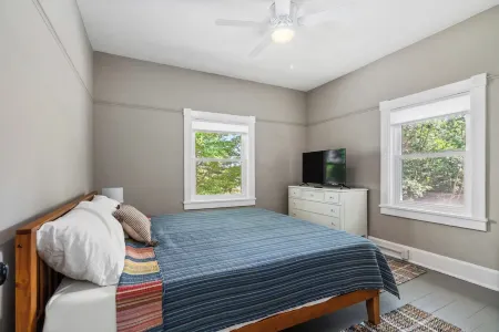 Charming 4-bedroom farmhouse with AC and WiFi in delightful Charlevoix