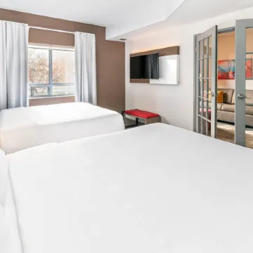 Comfort Suites Отели рядом с достопримечательностью «Стадион «Ти-Ди Стэдиум»»