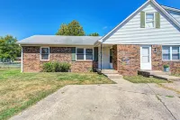 Convenient 2 bedroom with King Bed