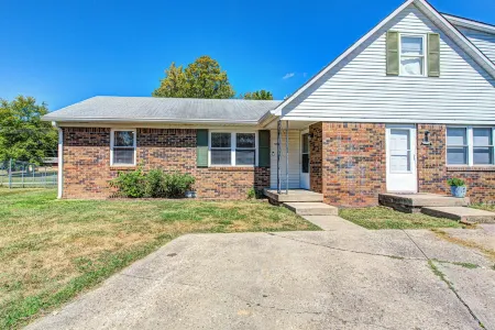 Convenient 2 bedroom with King Bed