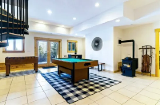 Luxury White Mountain Adventure Cabin & Sauna