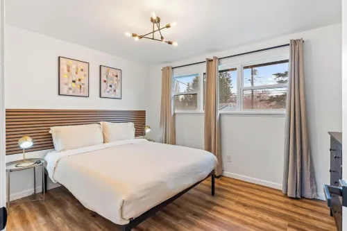 The Benson - Cozy Modern 4bd by Airport & DT