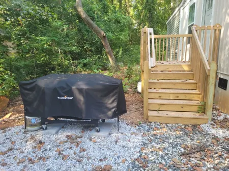 Lake View Charming 2-bedroom home with WiFi, AC in pleasant Martin.