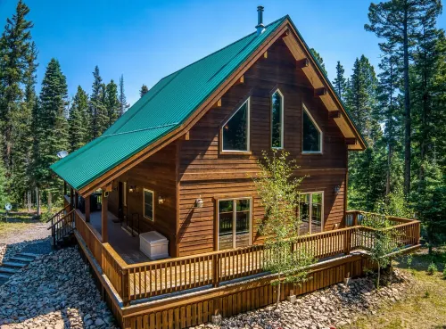 Sunny Spring Escape- No Snow, Just Mountain Views and Cozy Cabin Comfort!