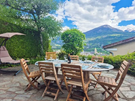 Welcoming chalet for 10/12 people in a quiet area close to the town center