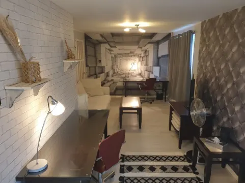 Spacious, Stylish Two-Bedroom Maisonette, Modern Amenities, Elegant Interiors Hotels in Aylesbury