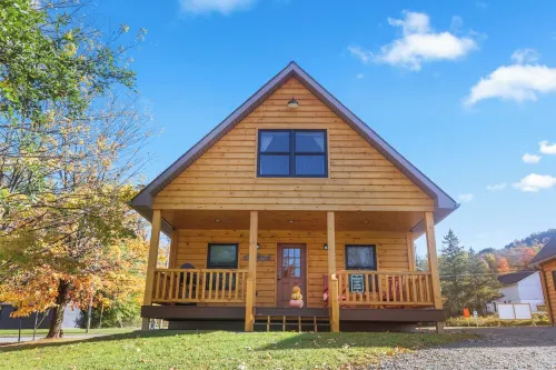 Cozy Cabin built 2024  in Deposit,NY Short walk to best Fly Fishing in Northeast Hotels in Deposit