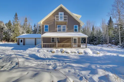 Rangeley Retreat Cabin-Style Home Lake Access - parking