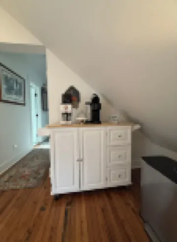 Birds Nest, Only blocks to downtown Snohomish