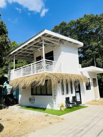 Private vacation house near the beach - StayNest Matabungkay Отели в г. Лиан