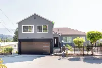 Enchanting 4-bedroom house with panoramic view in Pasadena.