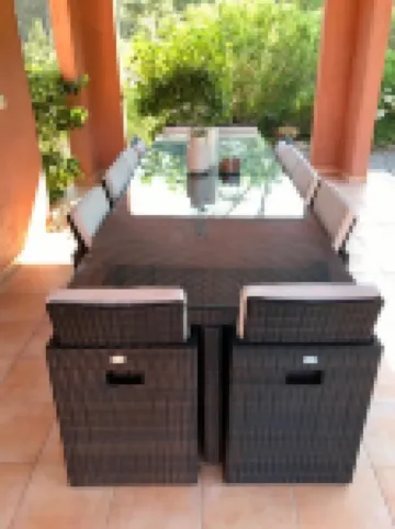 Villa with swimming pool in a quiet natural park