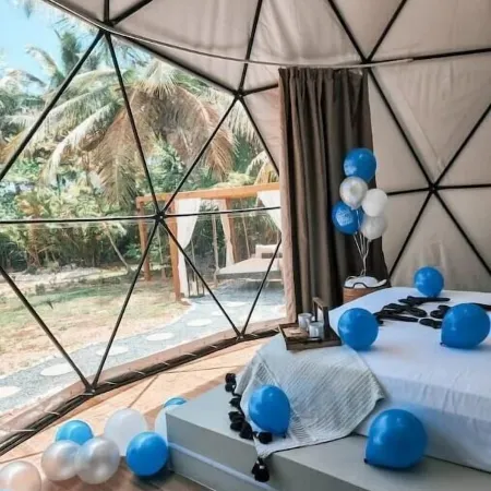 Unique Dome with hot tub, bbq, jacuzzi, near beach