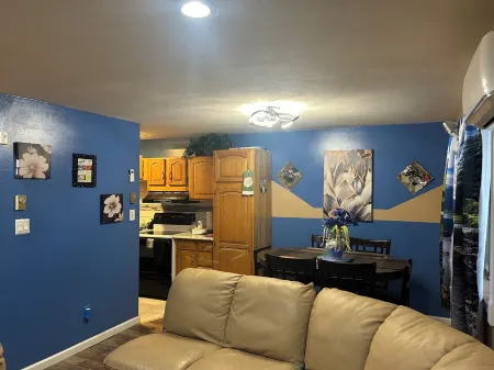 Charming 2-bedroom townhome in Poconos finest area, near many fun activities. Отели в г. Леман тауншип