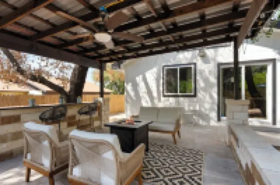 Charming 4-bedroom house, walkable to Downtown Georgetown Restaurants & Shopping