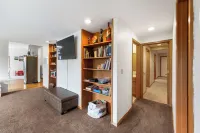 Big beautiful house with lots of room and amazing mountain and ocean views!!!