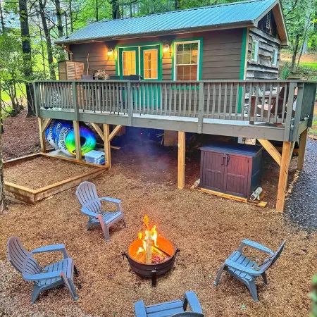 Cozy Couples Cabin, 10 min from West Jefferson
