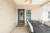 Southern Delight-4 Bed Room-7 beds- Private Backyard-Great for Larger Groups