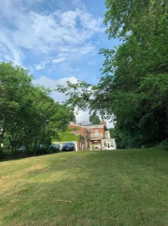 Riverfront rustic mansion house Отели в г. Трой