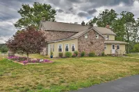 Farmhouse on River, 12 Miles to Liberty Mountain - Homestays
