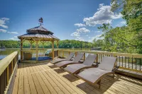 Lakefront Vacation Rental w/ Views & Hot Tub! - Wifi
