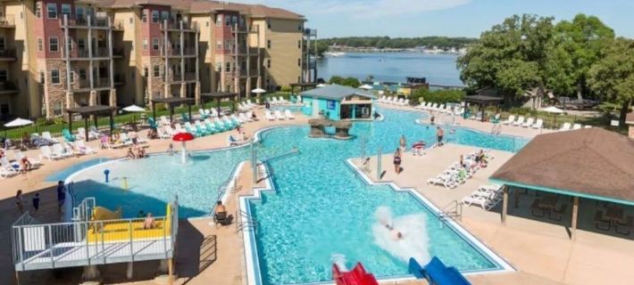 Charming 3-bedroom condo in terrific Arnolds Park Hotels in Arnolds Park
