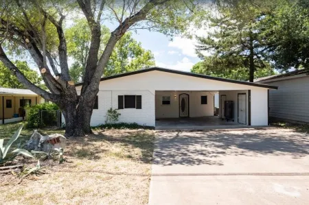 Open modern concept home with large backyard on Lake LBJ with Private Casita!