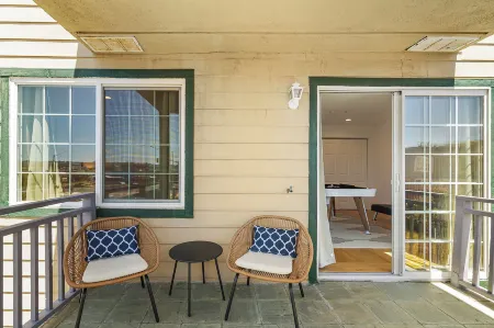 @ Marbella Lane - Vibrant 5BR Home in Daly City