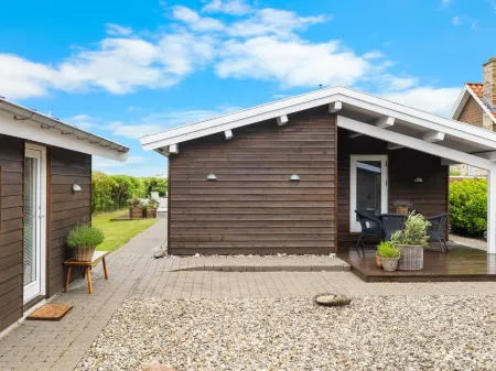 "Dimo" - 20m from the sea Отели в г. Otterup