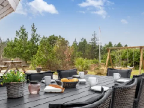 "Gunborg" - 2.5km from the sea