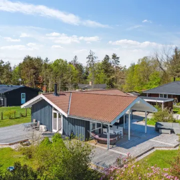 "Harald" - 300m from the Sea