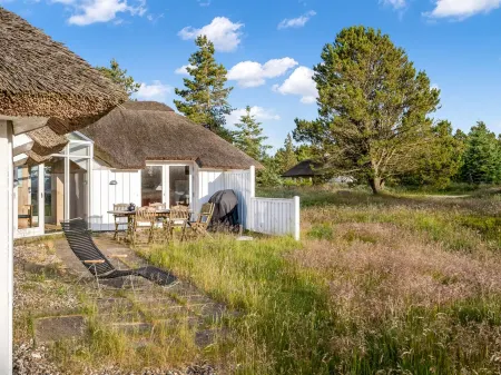 "Elenor" - 1.1km from the sea