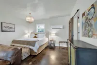 Sundance Studio w/Hot Tub&Grill Hotels in Gillespie County