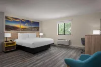Days Inn and Suites by Wyndham Hammond, IN